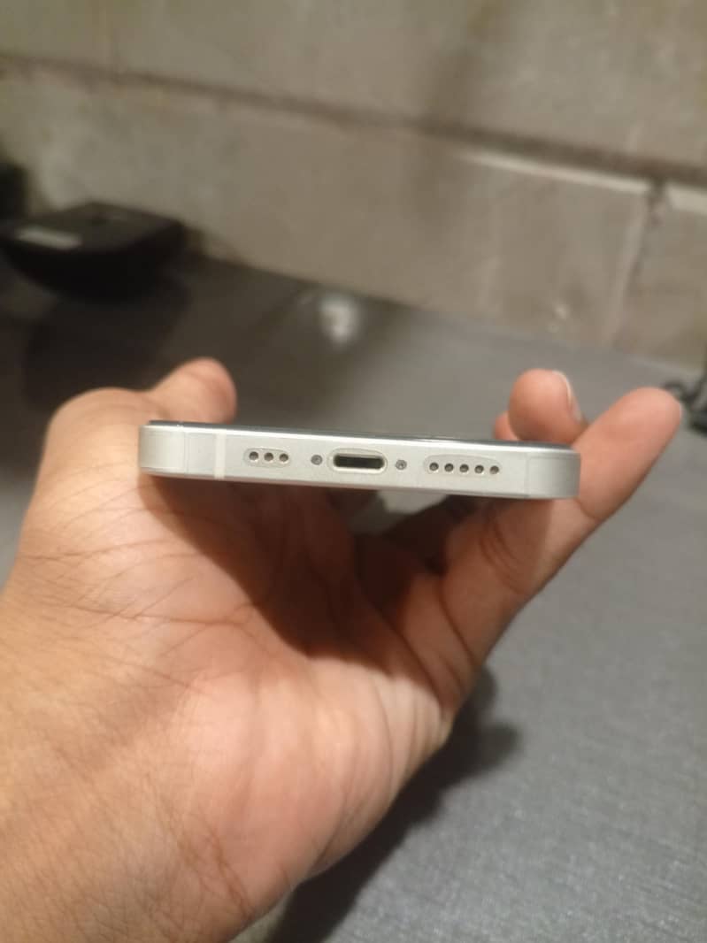 Apple iPhone 13 5