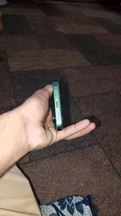 Apple iPhone 13