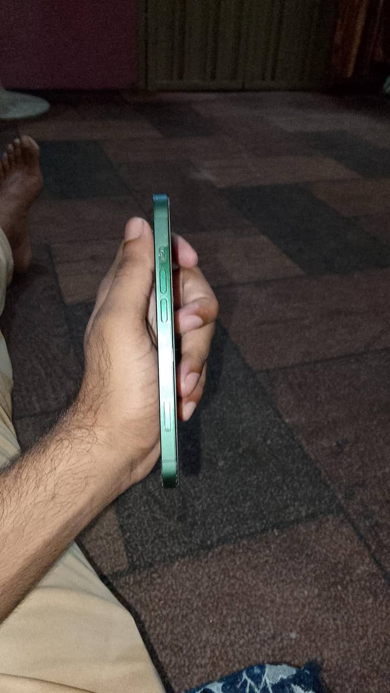 Apple iPhone 13 1