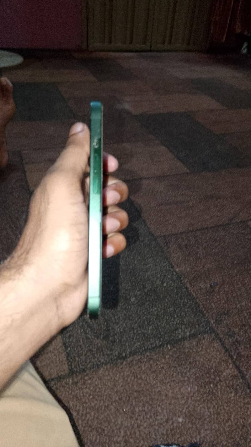 Apple iPhone 13 2