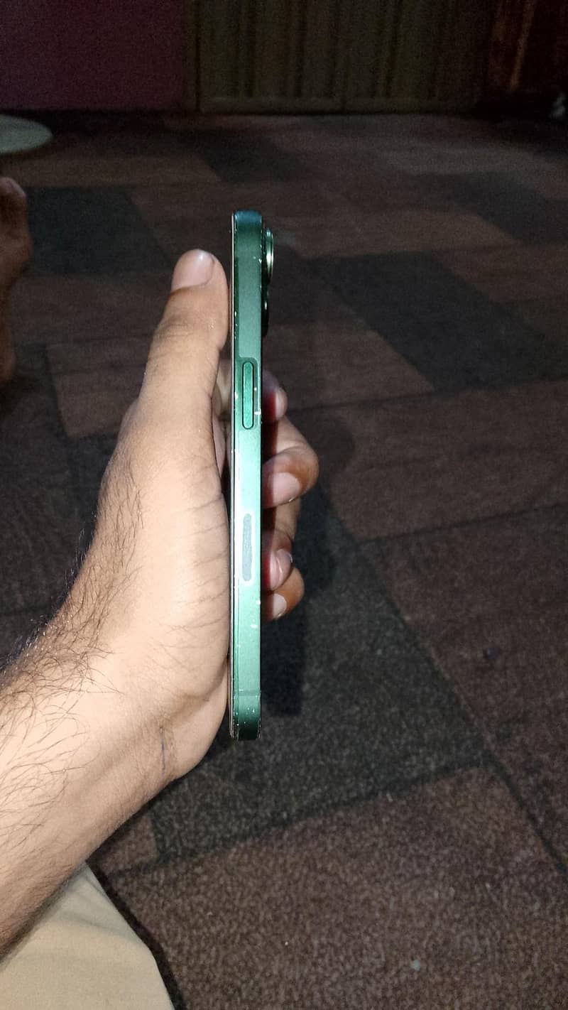 Apple iPhone 13 5