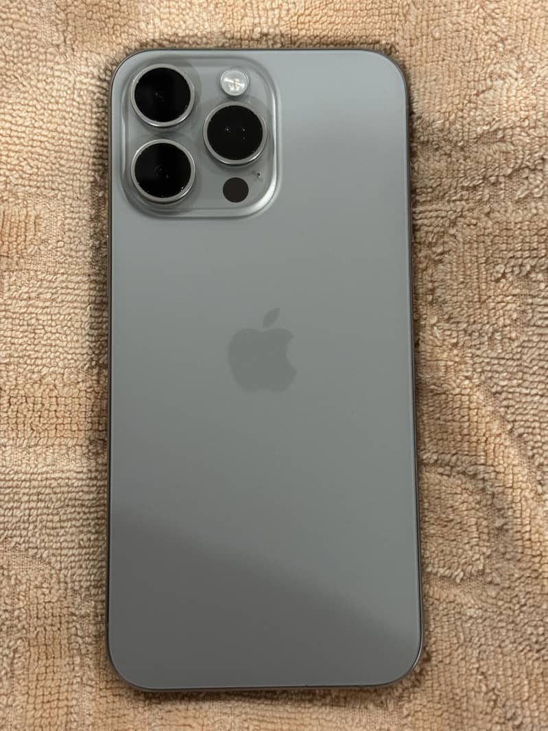 Apple iPhone 15 Pro Max 2