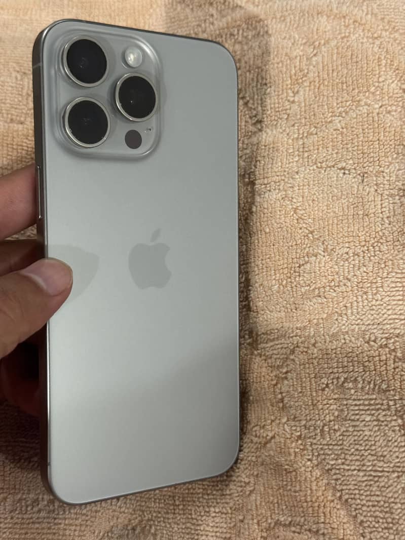 Apple iPhone 15 Pro Max 5