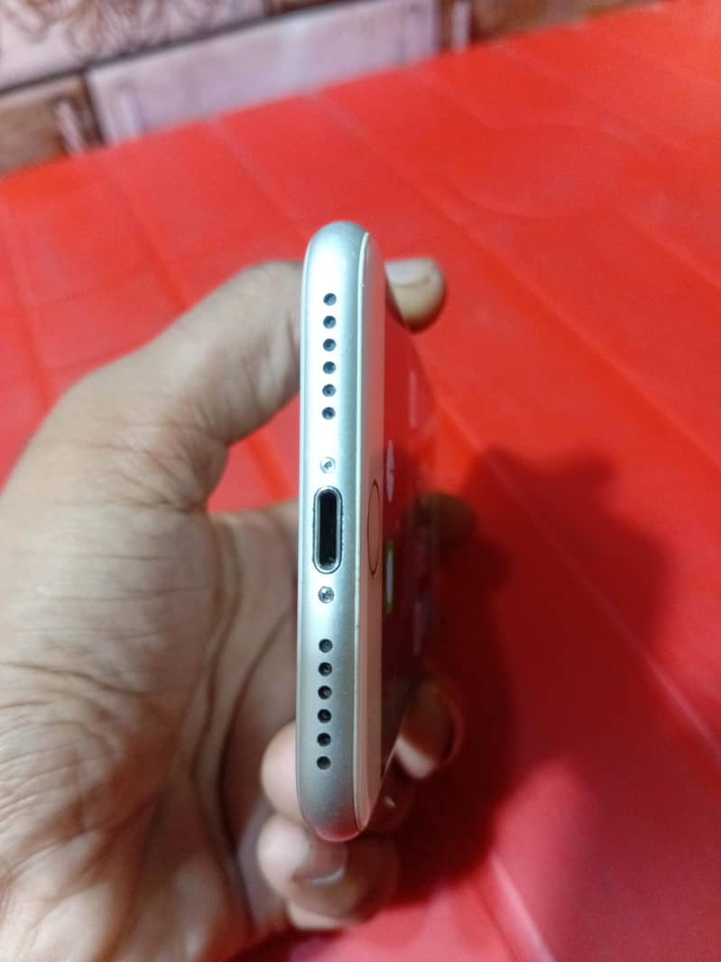 Apple iPhone 7 4