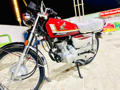CG 125 2025 SELFSTART ZERO METER CONDITION FIRST OWNER KARACHI NUMBER
