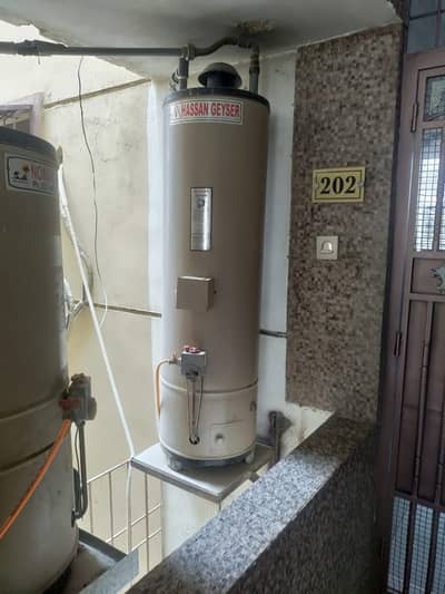 Hassan 30 Gallon Electric Geyser – Excellent Condition