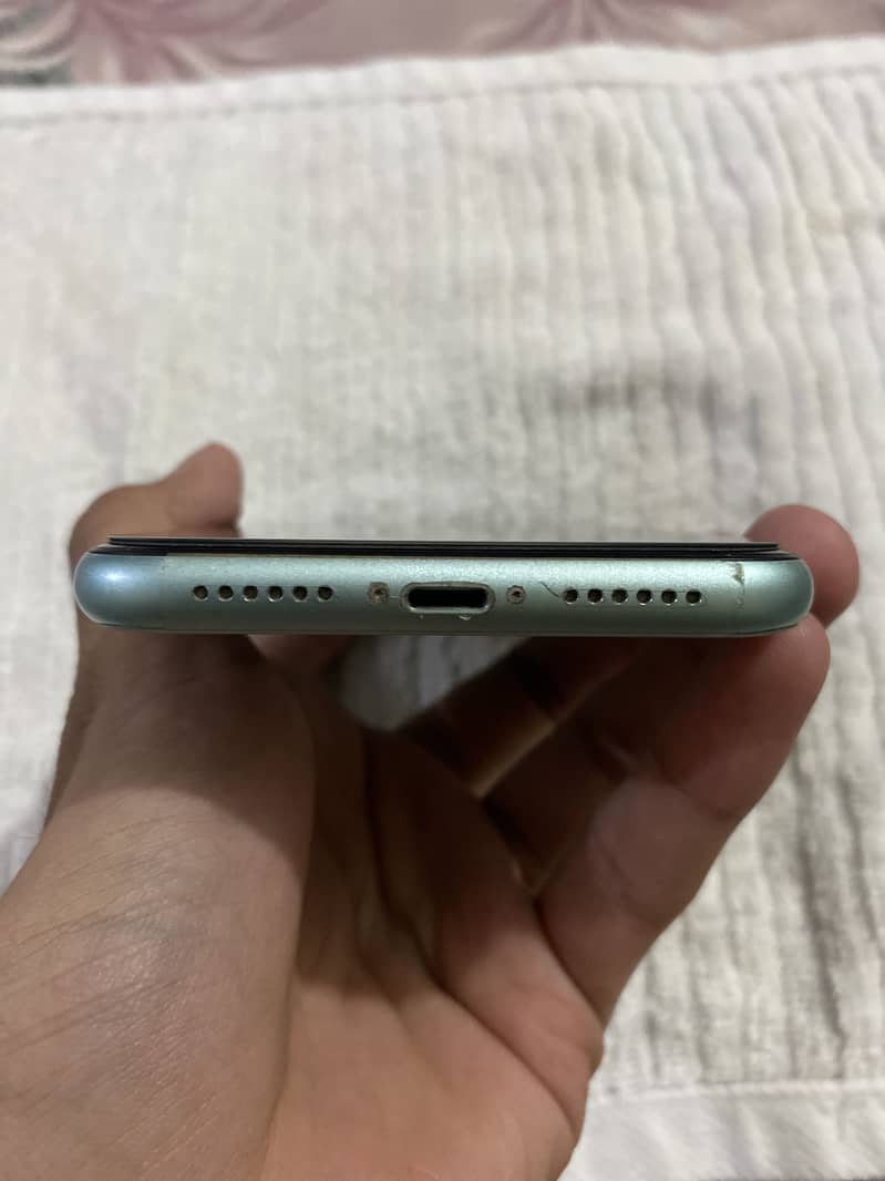 Apple iPhone 11 3