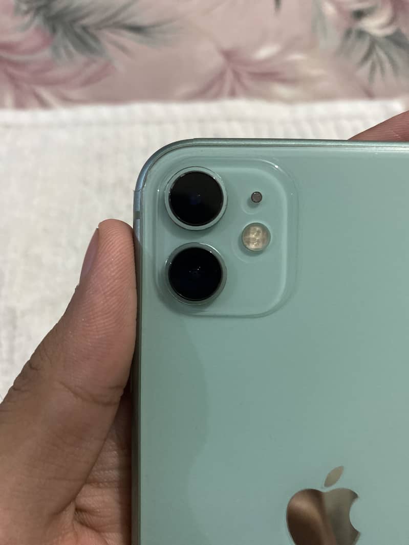 Apple iPhone 11 4