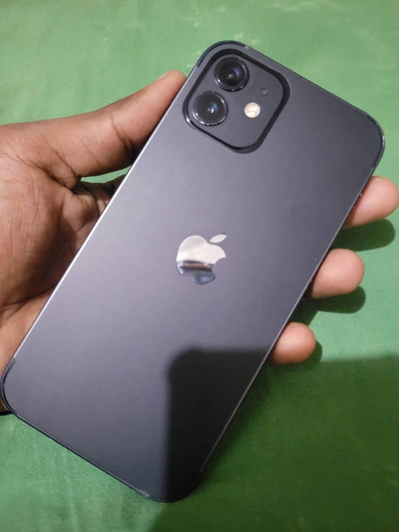 Apple iPhone 12 4