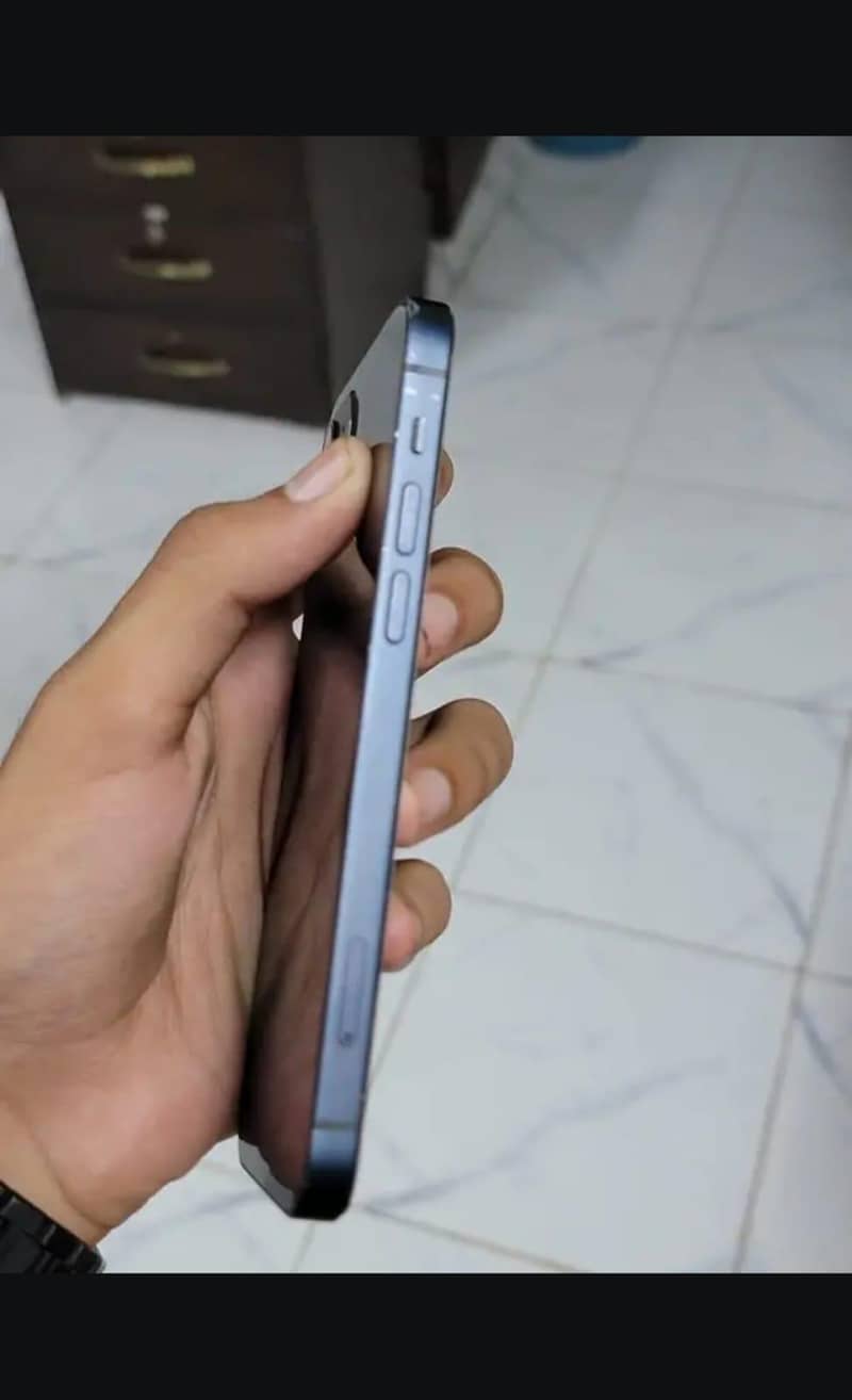 Apple iPhone 12 11