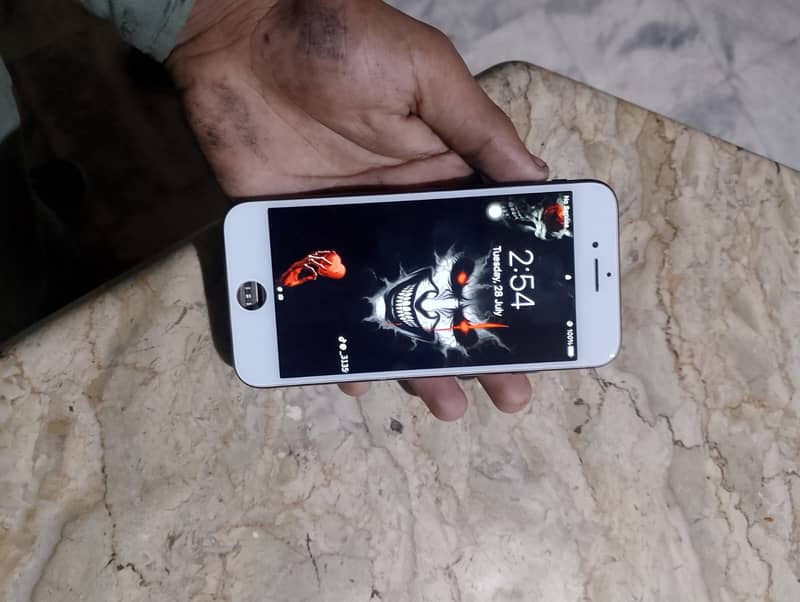 Apple iPhone 7 1