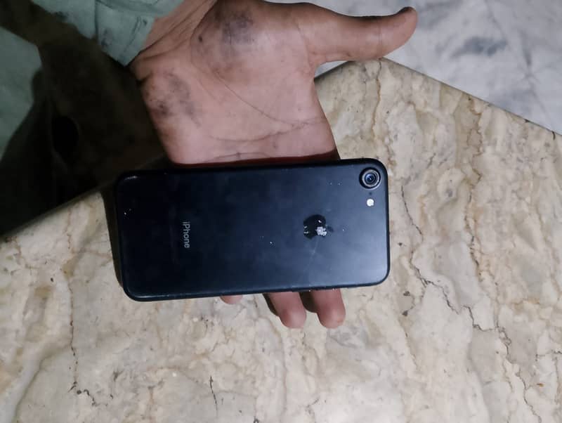 Apple iPhone 7 2