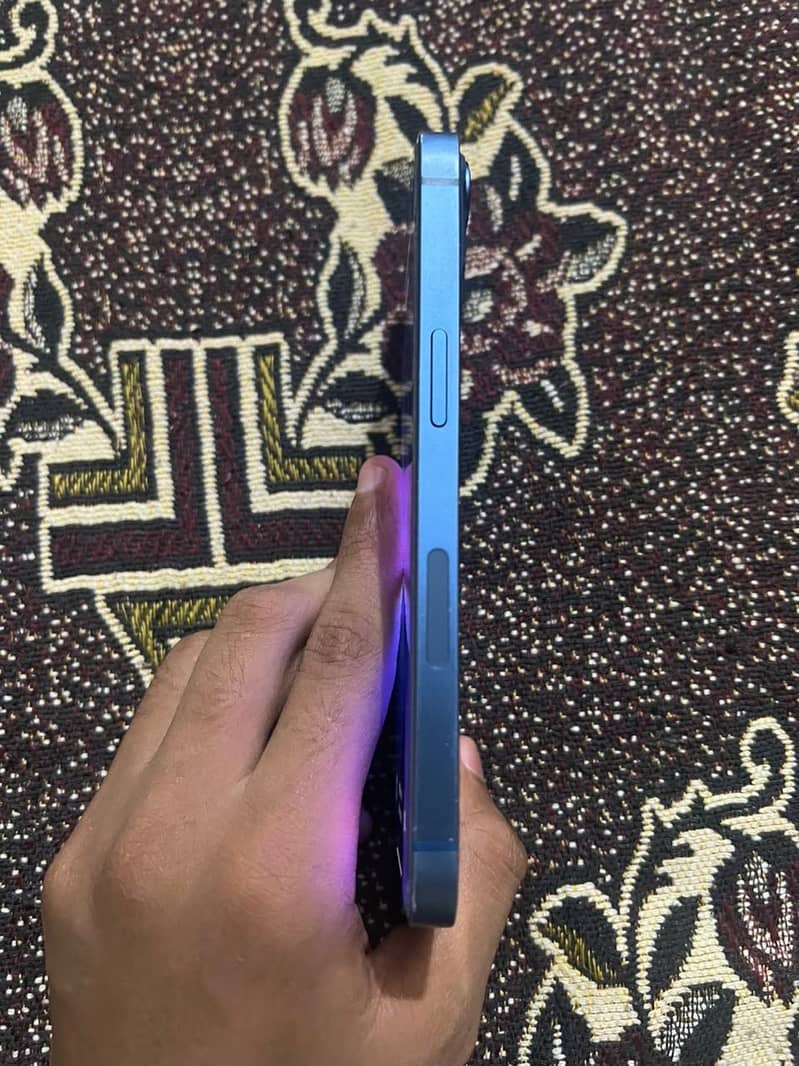 Apple iPhone 13 3