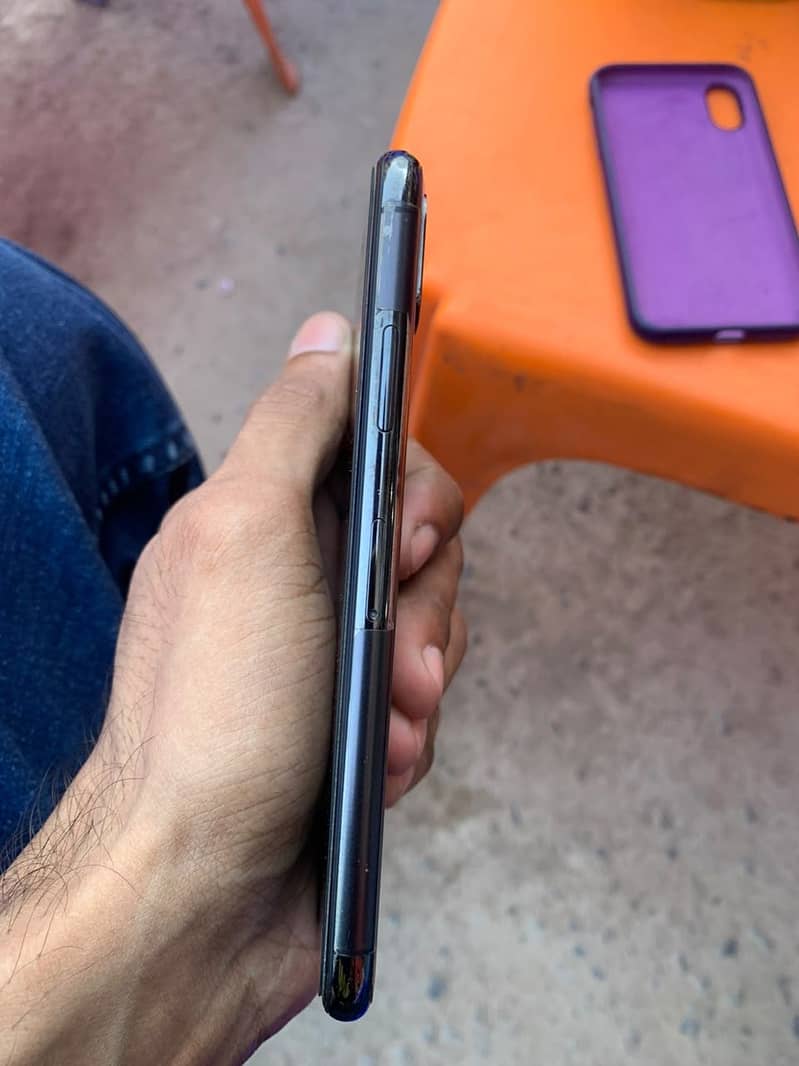 Apple iPhone X 5