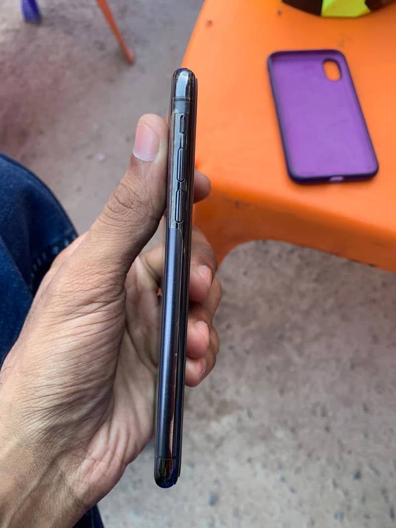 Apple iPhone X 6