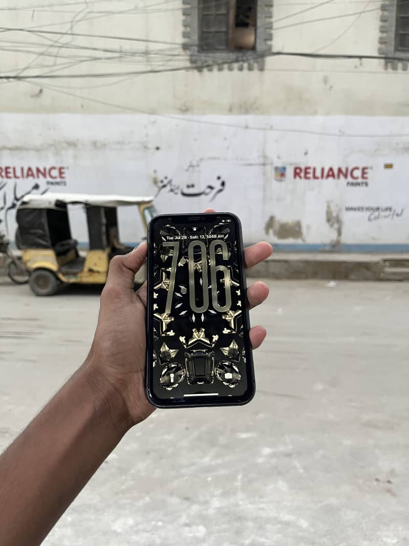Apple iPhone 11 4