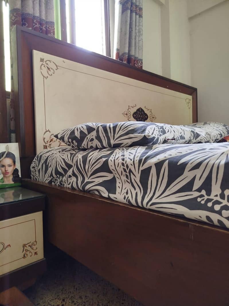 Bed And Side Table Set 0