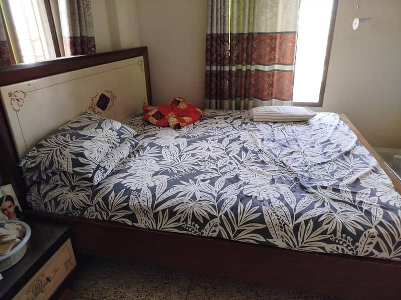 Bed And Side Table Set 10