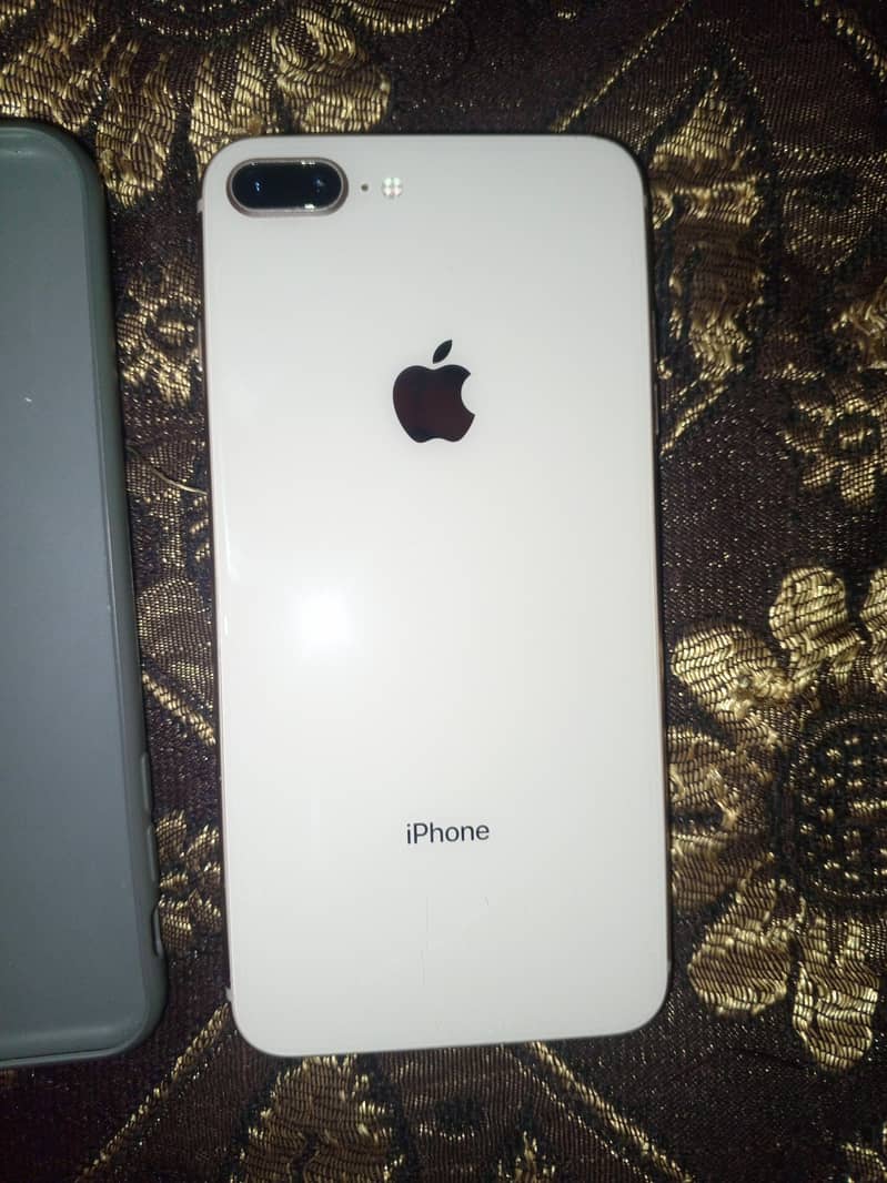 Apple iPhone 8 Plus 0
