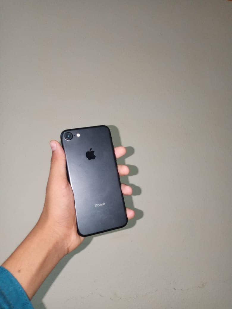 Apple iPhone 7 2