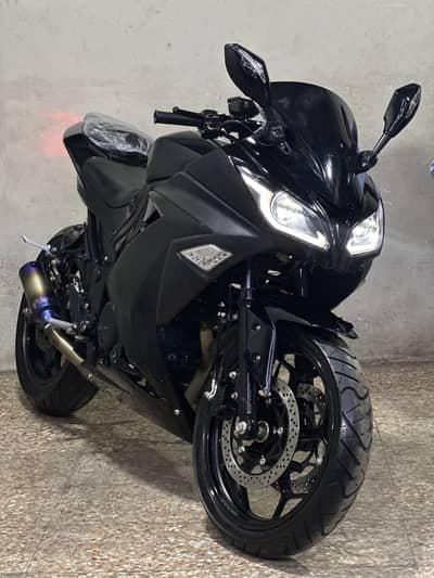 Kawasaki ninja zx10r 250cc 2023 model ( sports heavy bike )