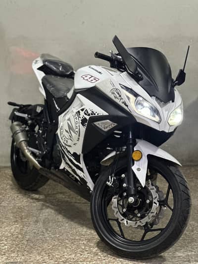 Kawasaki ninja zx10r 2024 model ( sports heavy bike )