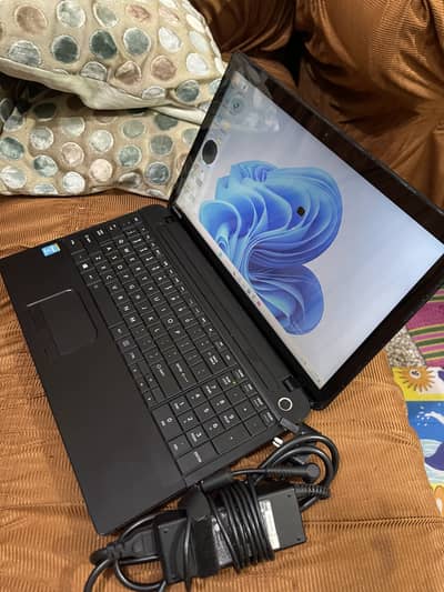 Toshiba Core-i3-5thGen 4/128SSD Touch Screen