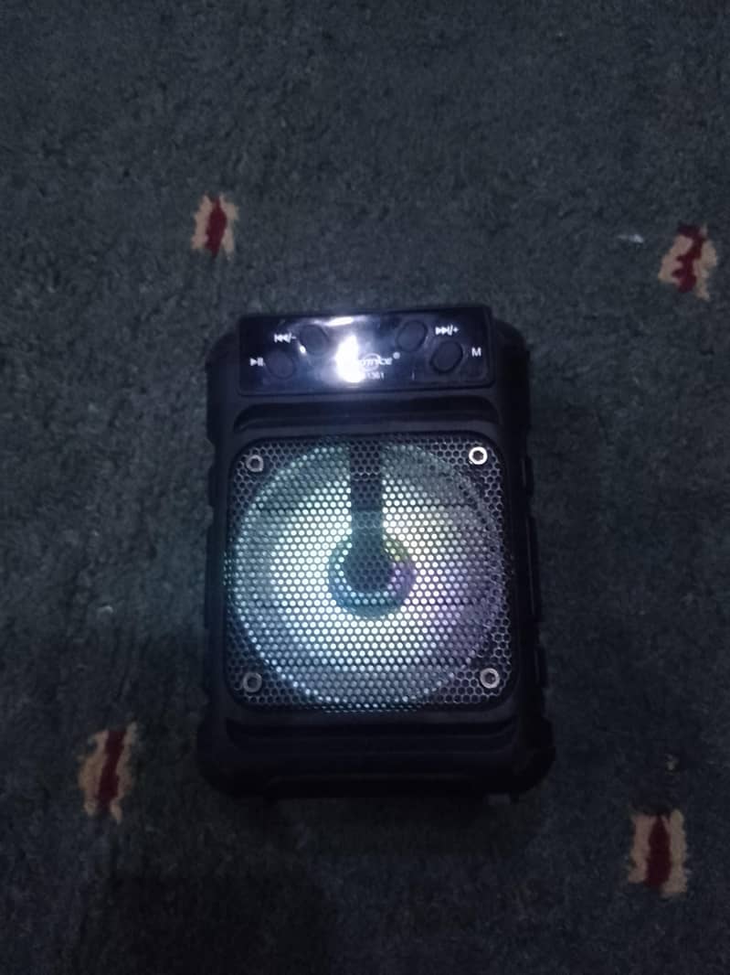BLUETOOTH SPEAKER 1