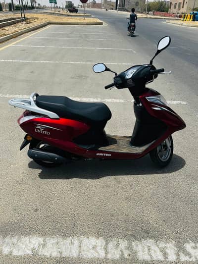 united scooty 100 cc 2023 year 4000 km only