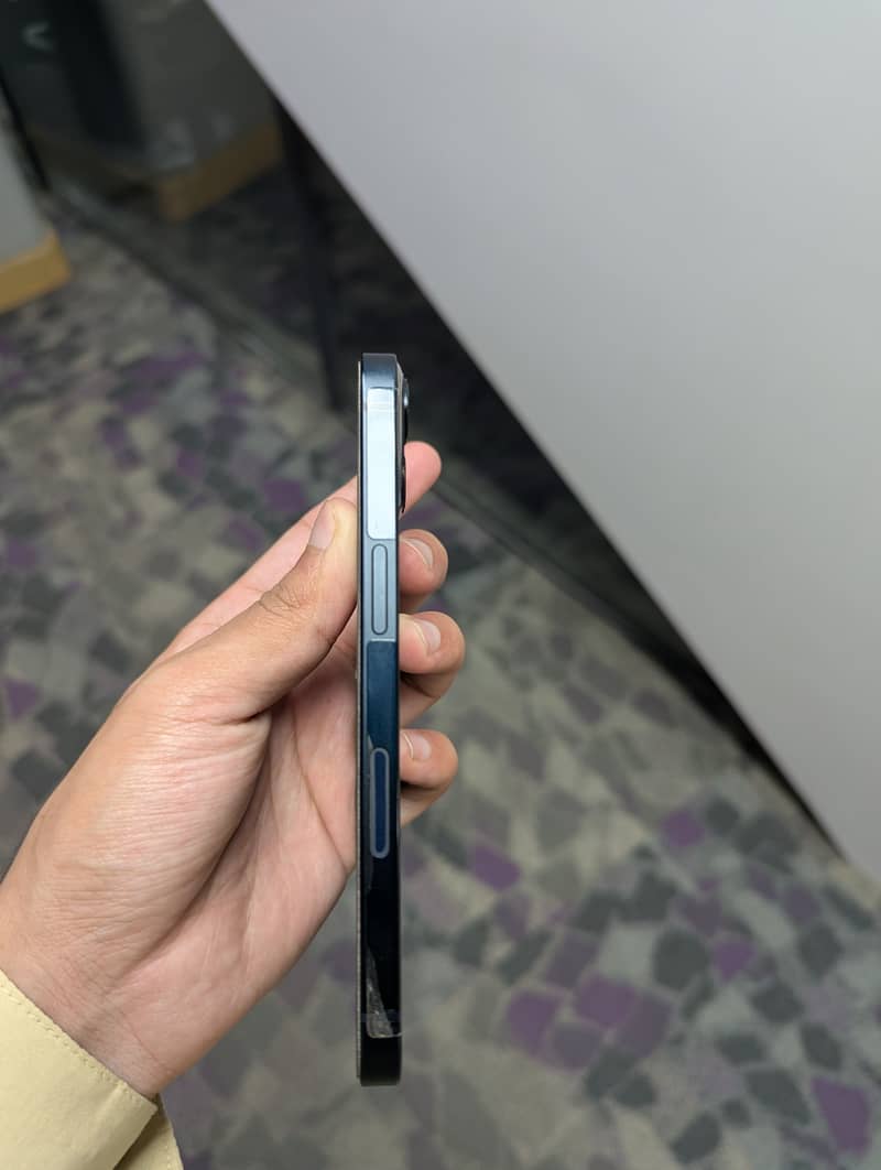 Apple iPhone 13 4
