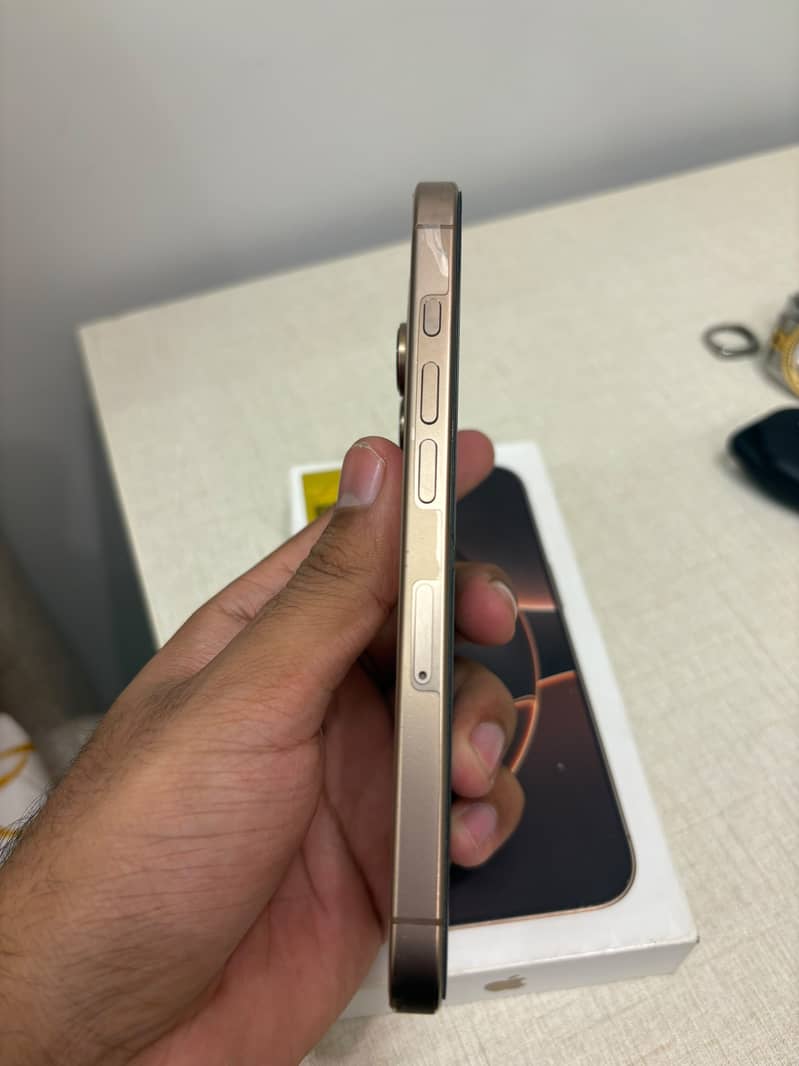 Apple iPhone 16 Pro 1