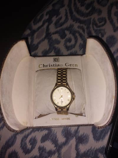 Gold pleated watch
