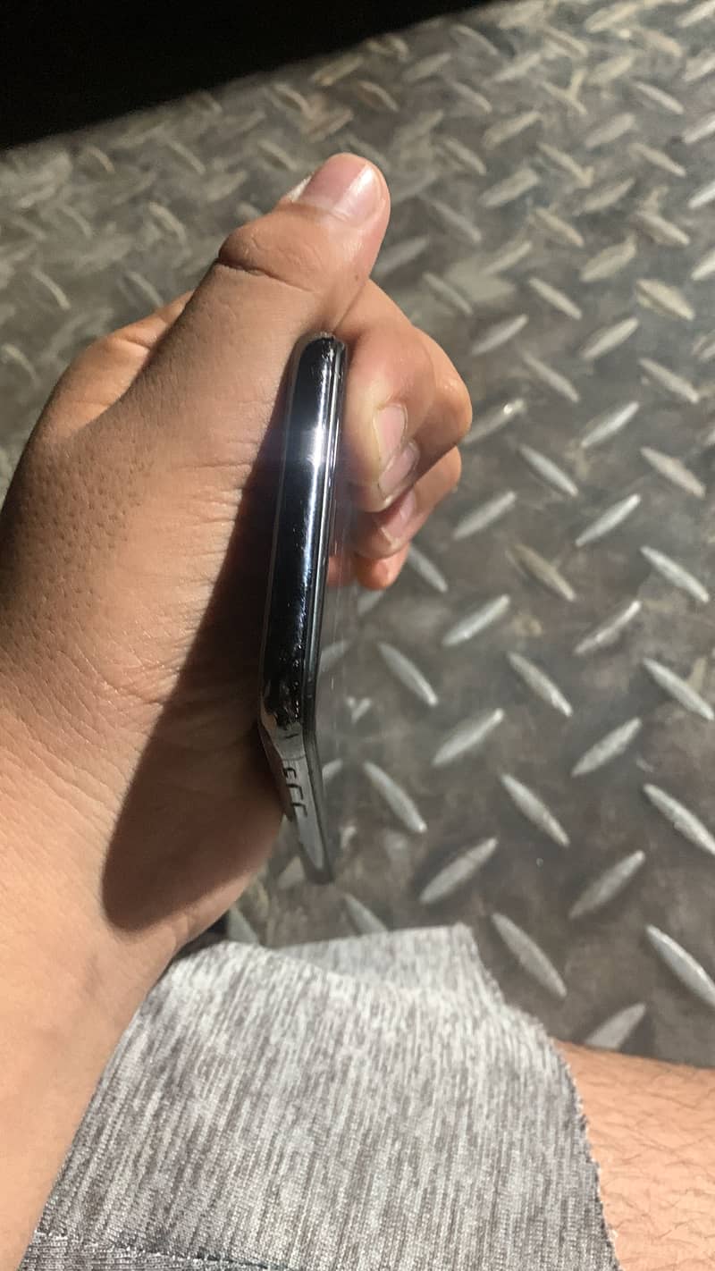 Apple iPhone X 4