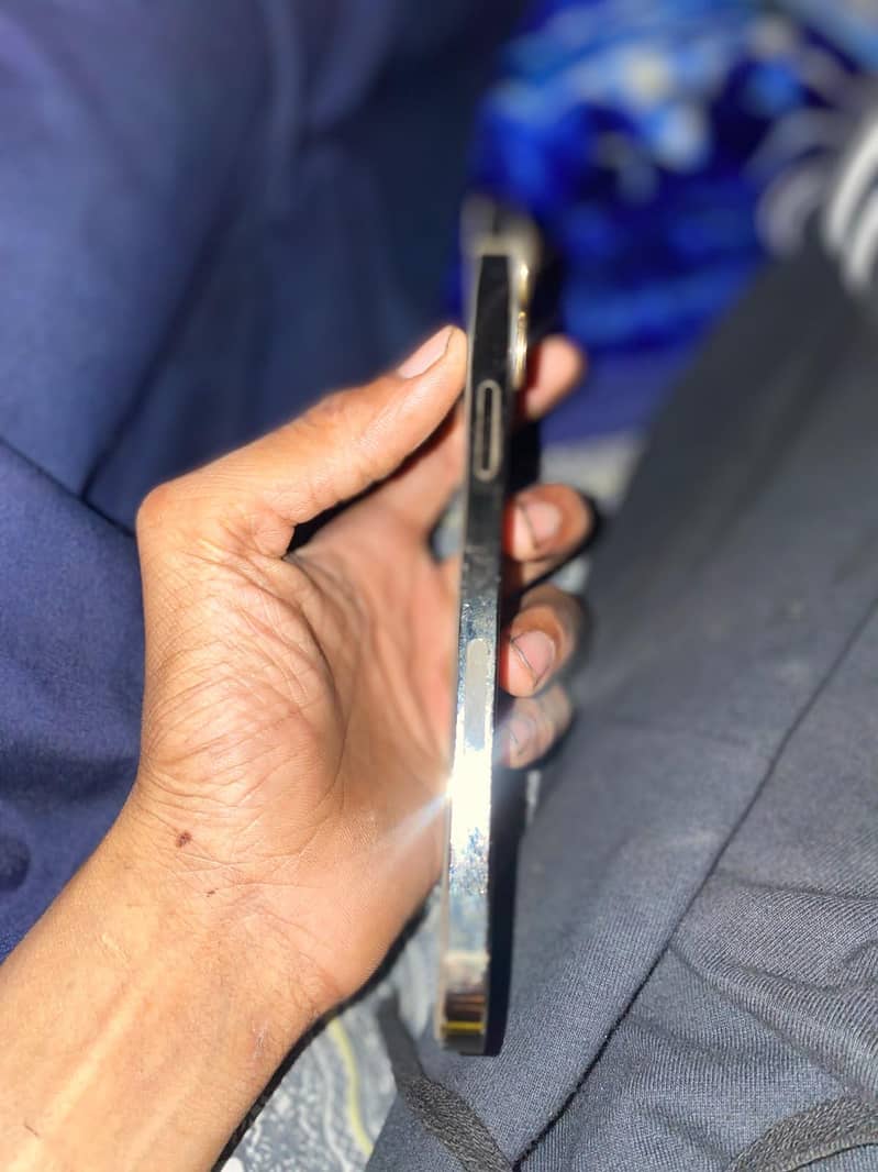Apple iPhone 12 Pro Max 4