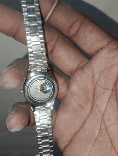 Adimax girl watch for sell.