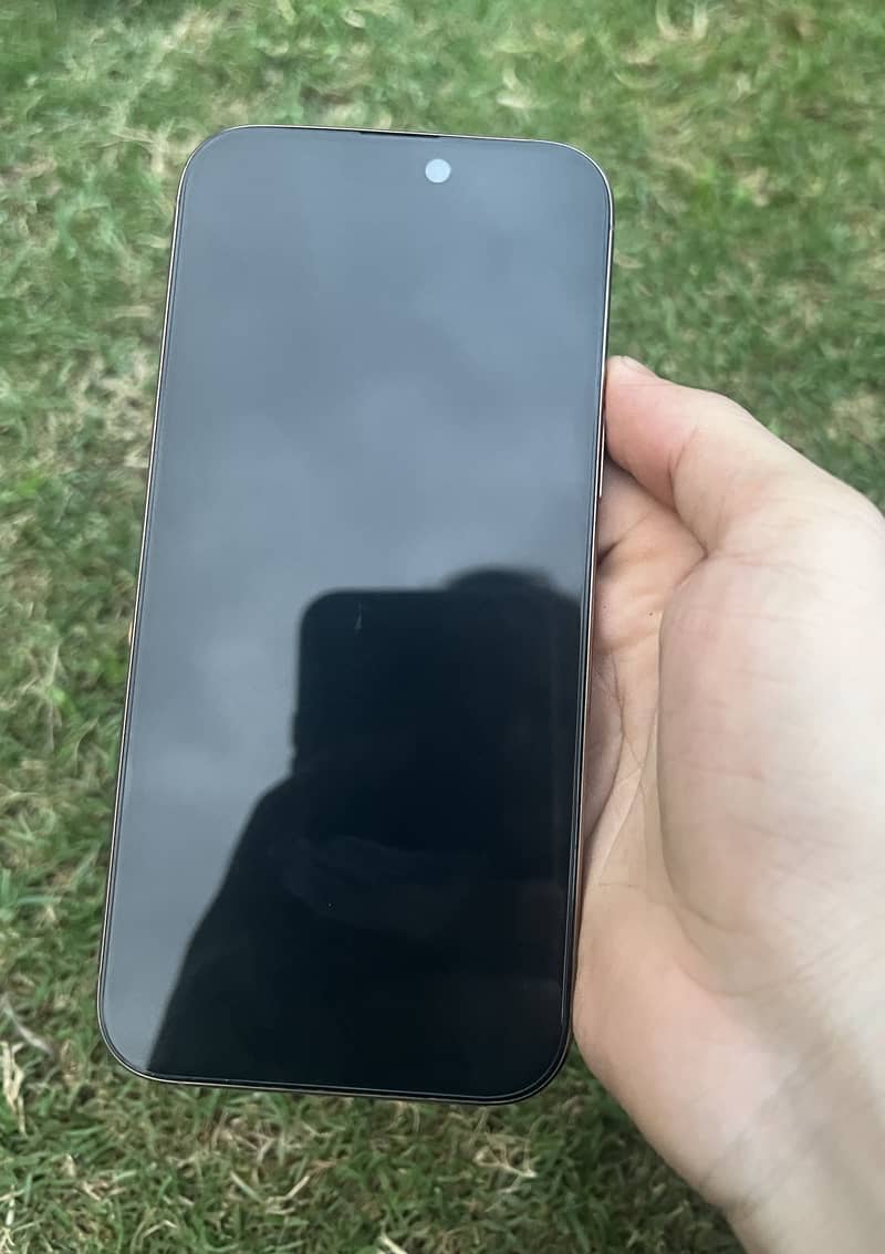 Apple iPhone 16 Pro Max 0