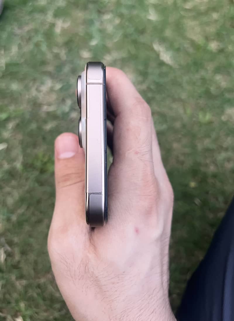 Apple iPhone 16 Pro Max 5
