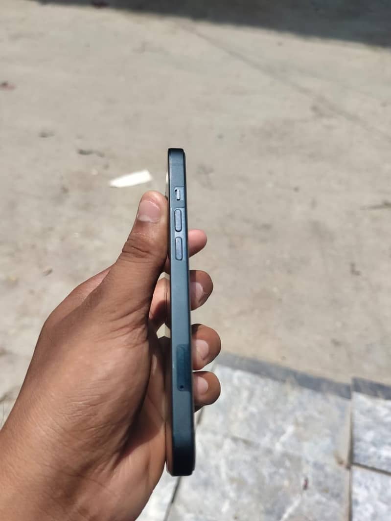 Apple iPhone 13 2