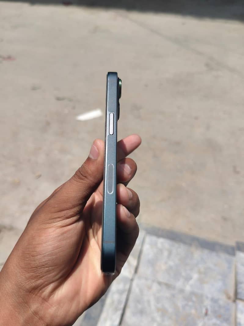 Apple iPhone 13 5