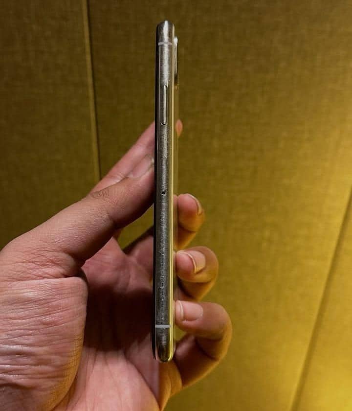 Apple iPhone X 3