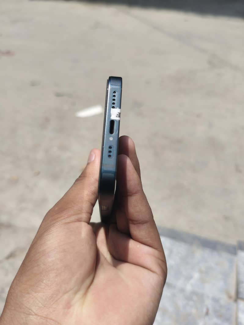Apple iPhone 13 2