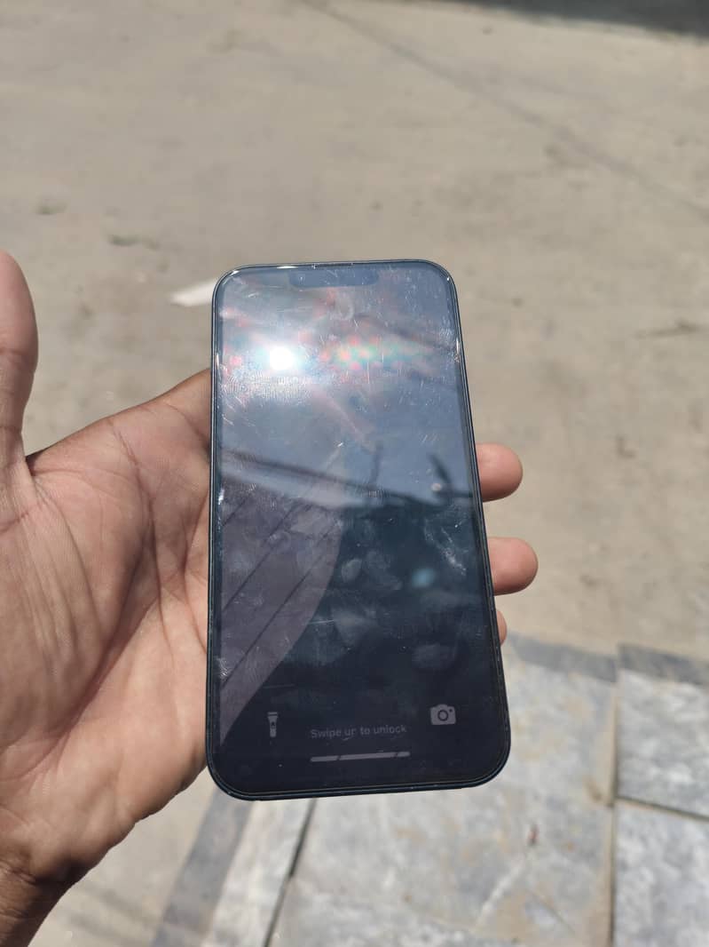 Apple iPhone 13 5