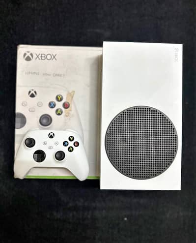 Xbox Series S in Good Condition