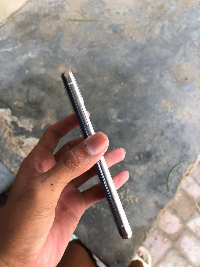 Apple iPhone X 3
