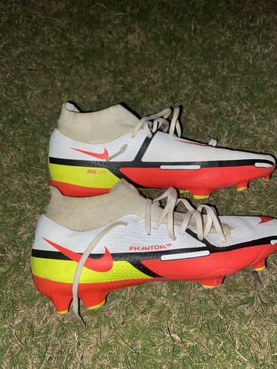 Nike phantom size (7.5)
