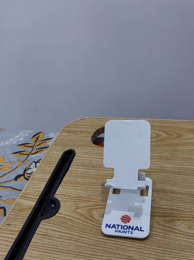 MOBILE STAND 1