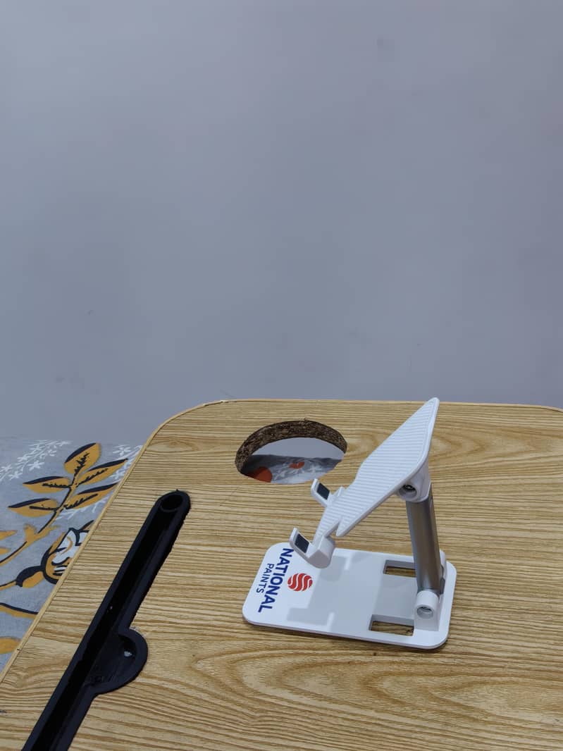 MOBILE STAND 2