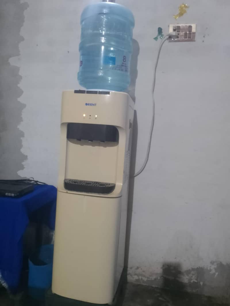 ہیڈنگ: Orient واٹر ڈسپنسر (Hot & Cold) اچھی کنڈیشن میں برائے فروخت 2