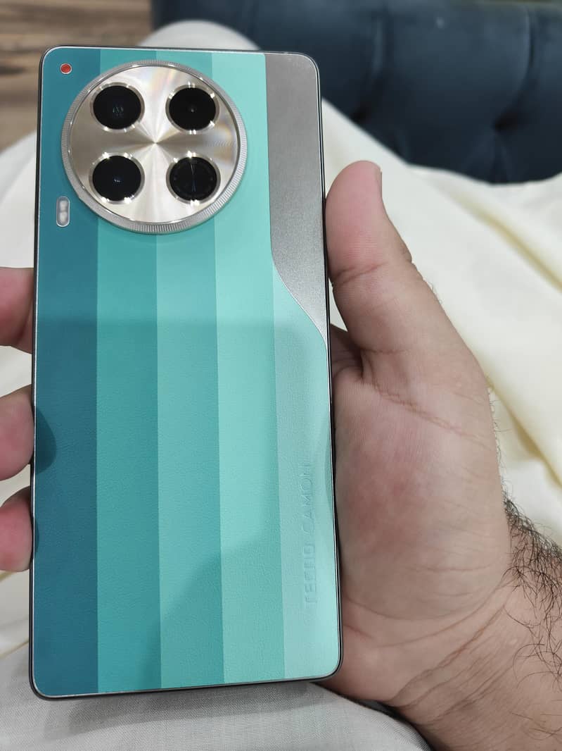 Tecno CAMON 30 0