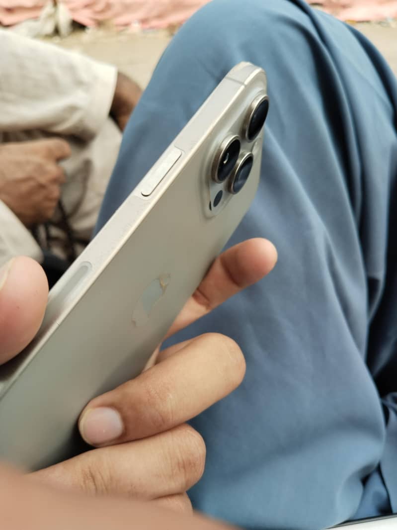 Apple iPhone 15 Pro Max 1